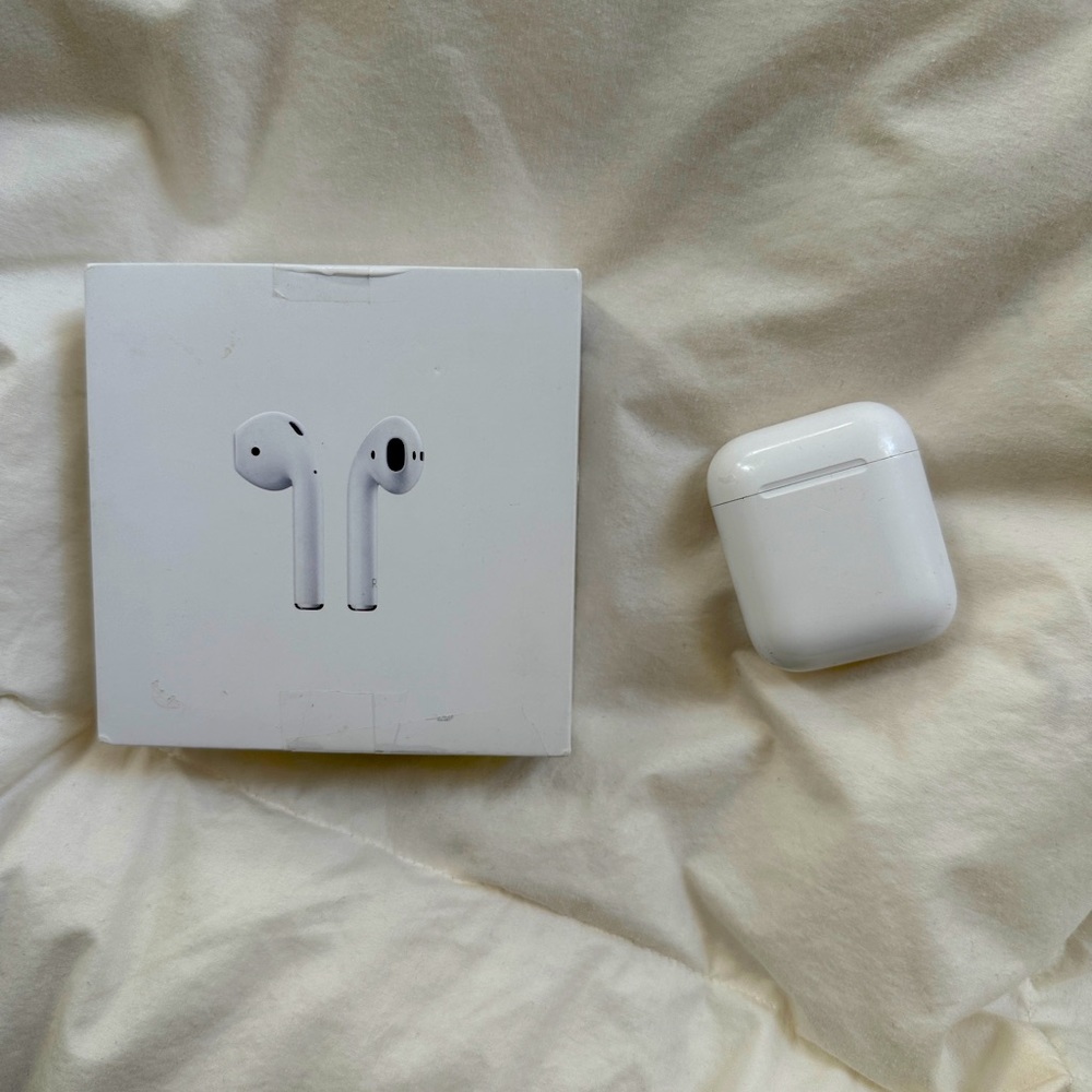 right airpod and charging case and the box. I've lost the left airpod.
